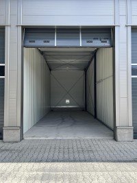Bild (1a8d16162e867f4cf970cc700b9aa499): XXL-Garage mit Sektionaltor in H�xter