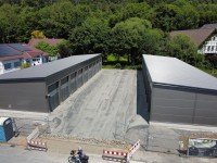 Bild (bbd16c50ee79a4282804c656533497a6): XXL-Garage mit Sektionaltor in H�xter